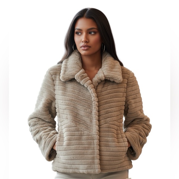 Bernardo Posh Faux Fur Jacket Cozy Soft Contemporary Casual Size Small - Picture 1 of 12